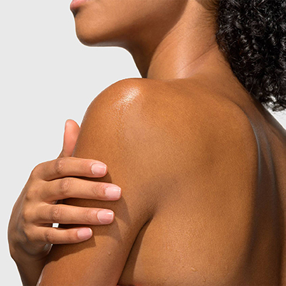 您所喜欢的防晒喷雾：           清爽的防晒喷雾带有甜美的百香果香味，含有有机防晒过滤剂，可防护 UVA、UVB 和热辐射（红外线）。           具有显著的抗氧化效果，预防肌肤受到光损伤。恢复肌肤的最佳保湿水平。           内含益生菌复合物，有助于恢复身体肌肤的健康微生物群。           喷雾形式便于快速、方便地涂抹，并能均匀覆盖肌肤。